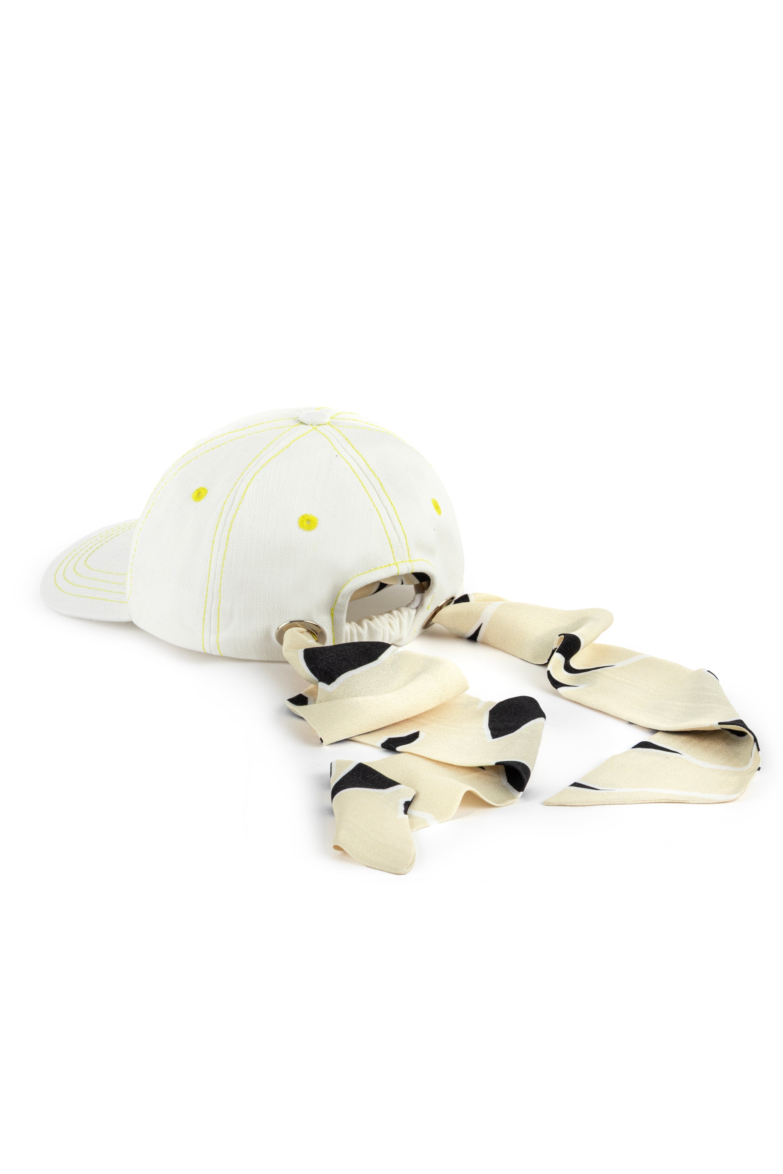 WHITE DENIM CAP WITH PRINTED BEIGE BANDANA