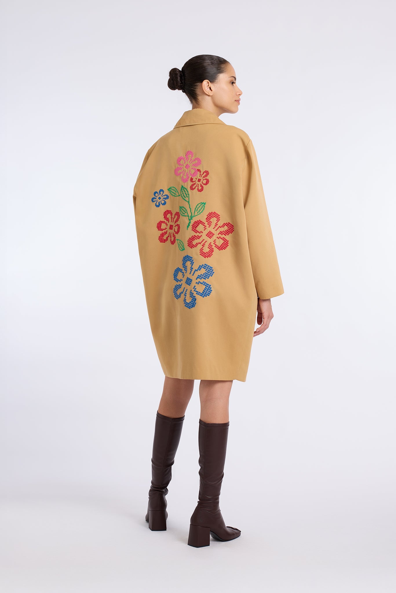 TRENCH COAT WITH FLOWER EMBROIDERY