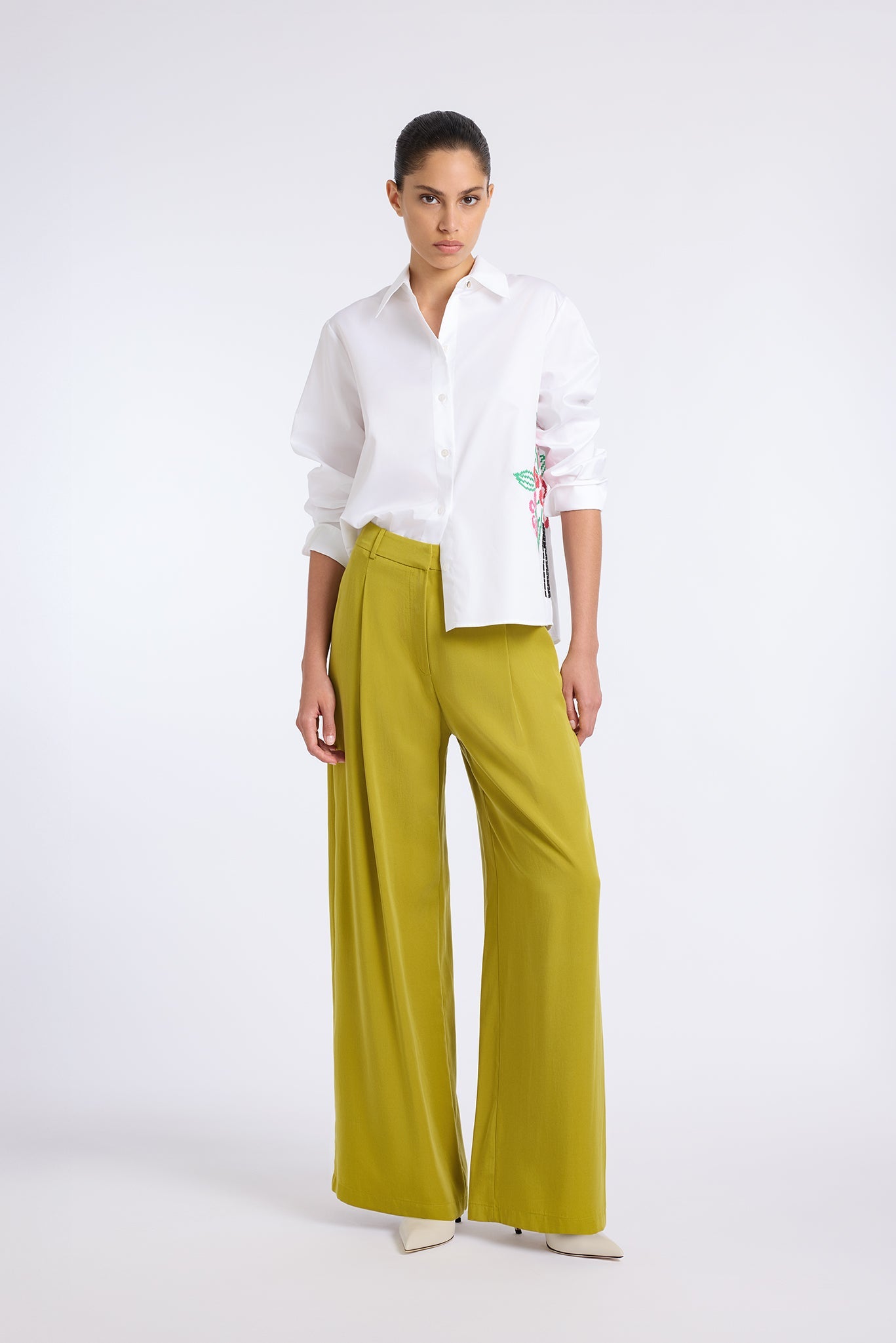 CLASSIC BLACK PLEATED PANTS
