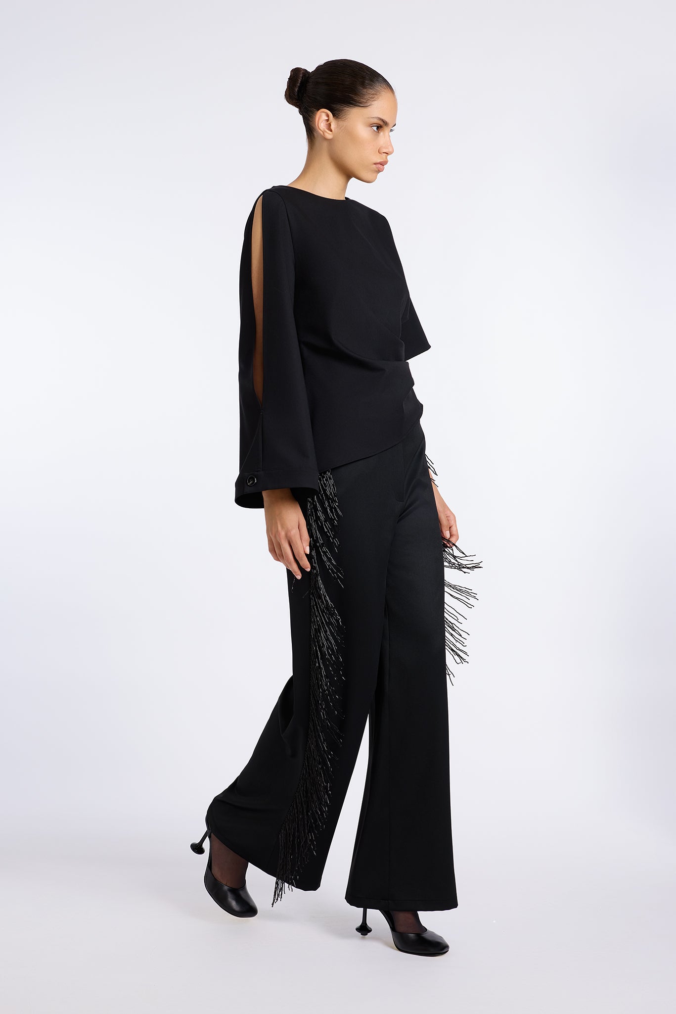 BLACK BEGONYA BLOUSE WITH SLIT SLEEVE DETAIL