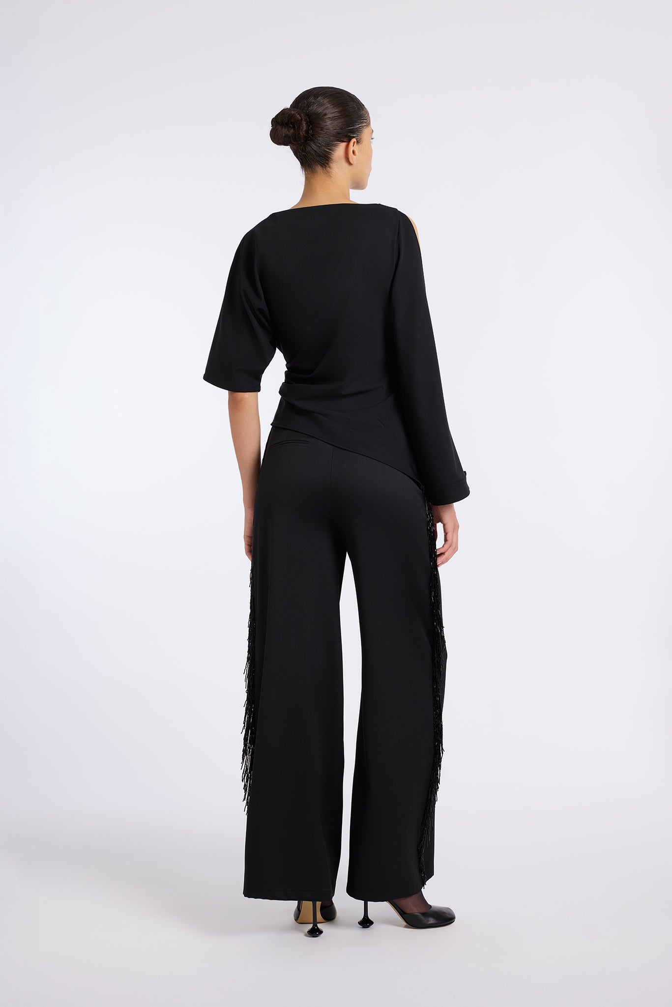 BLACK BEGONYA BLOUSE WITH SLIT SLEEVE DETAIL