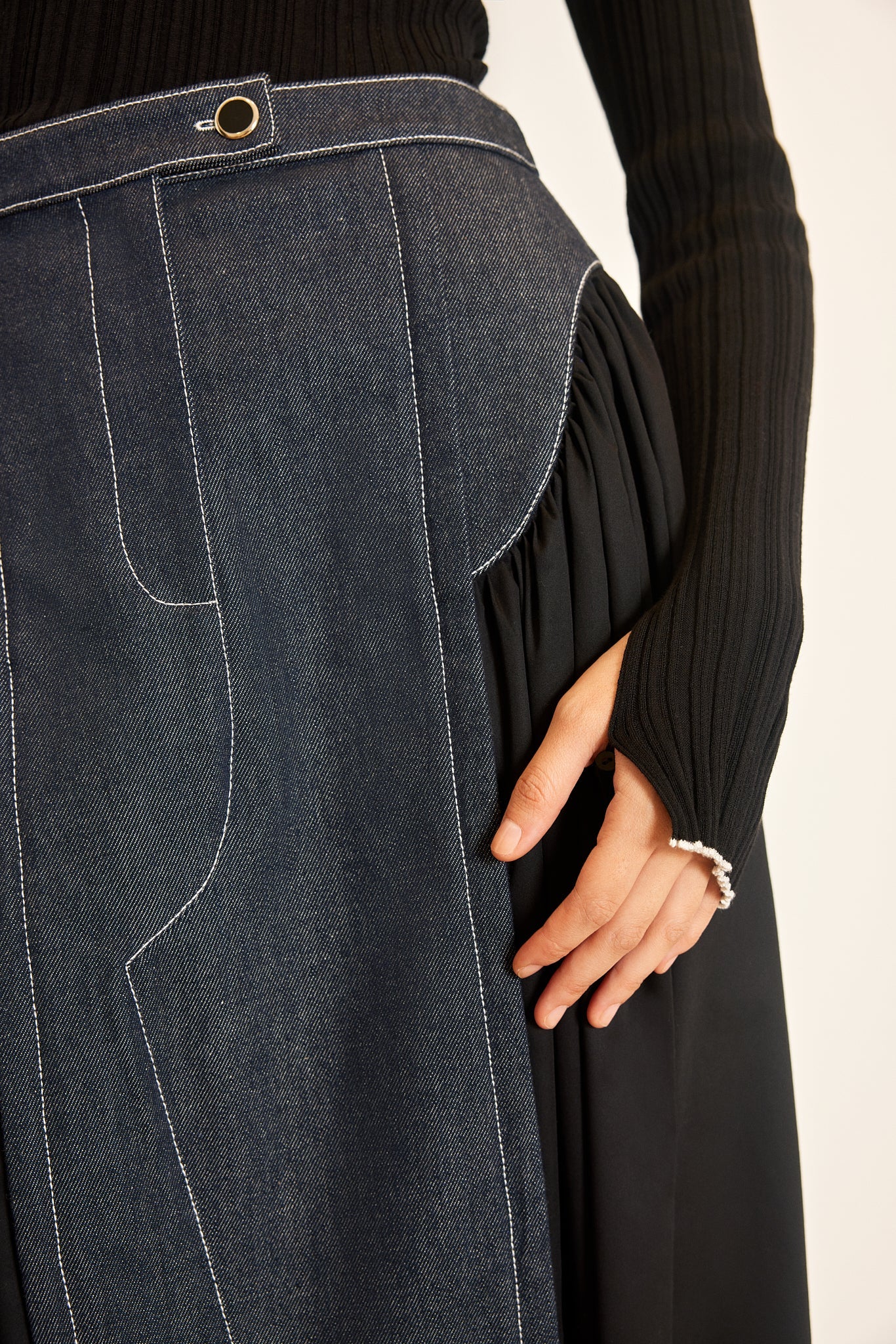 RIBBED KNIT WITH SLIT SLEEVES