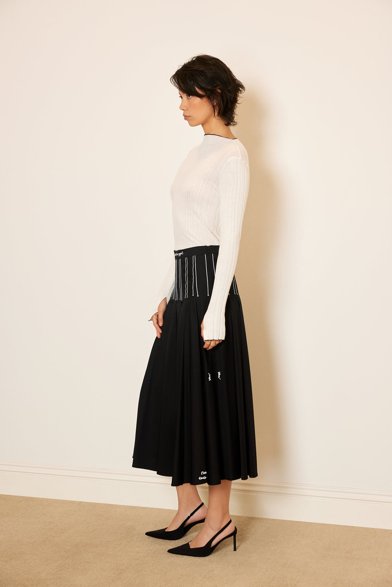 RIBBED KNIT WITH SLIT SLEEVES