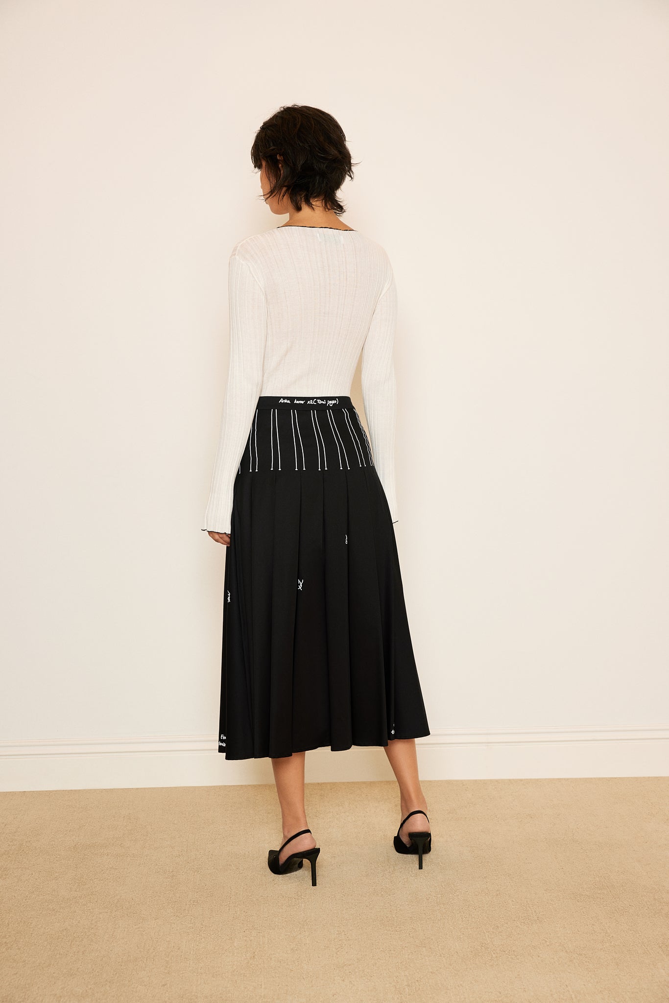 RIBBED KNIT WITH SLIT SLEEVES