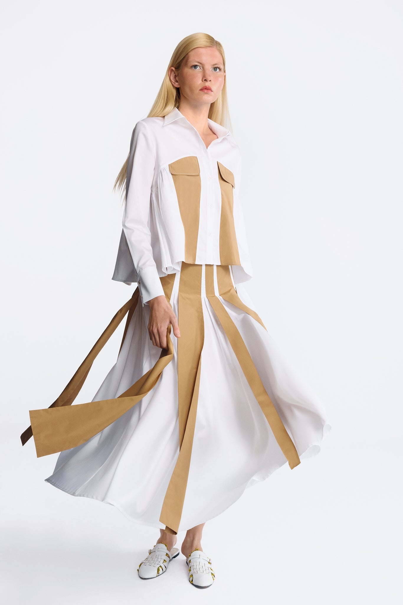 PLEATED SKIRT WITH CONTRAST FABRICS