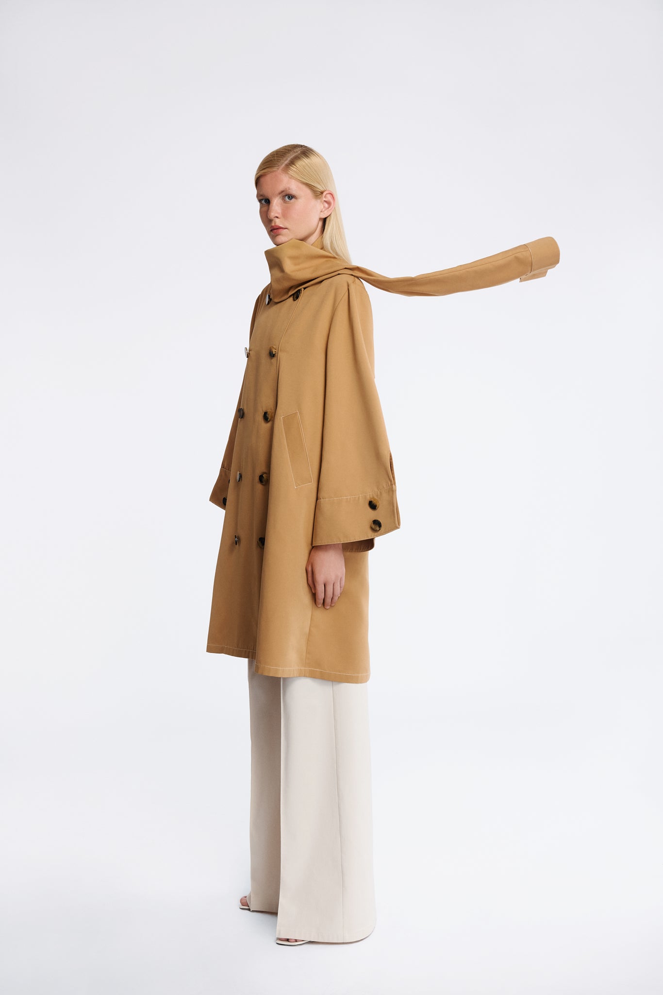 TRENCH COAT WITH COLLAR SASH